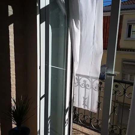My Romantic Flat Close To Alfama *