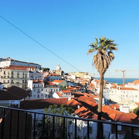 My Romantic Flat Close To Alfama Лісабон